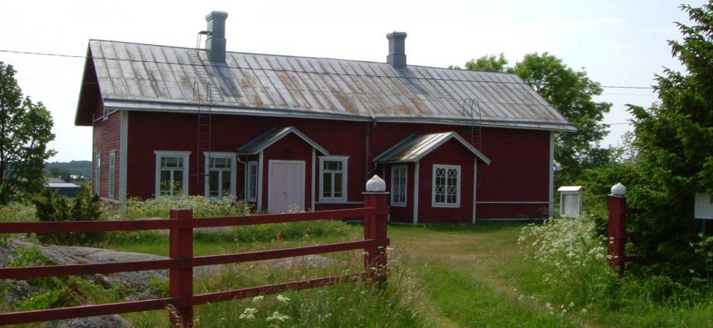 Den gamla skolan på Sottunga är i dag hembygdsgård